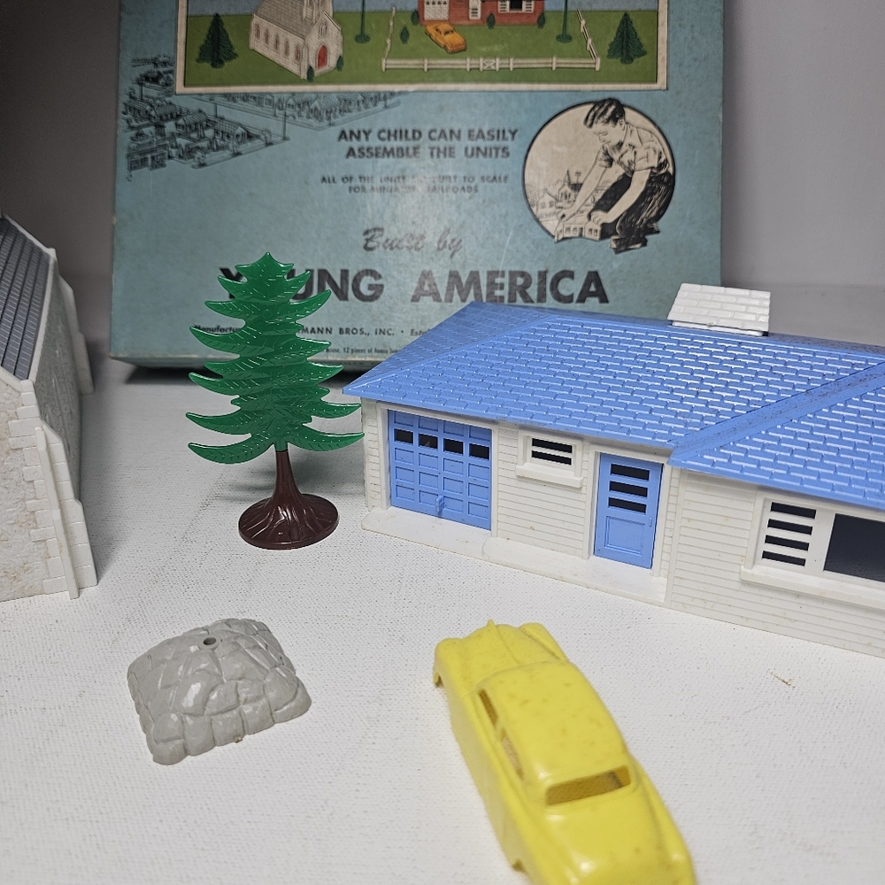 Plasticville USA Young America CH-9 Community Church Set with Ranch House - Picture 7 of 15